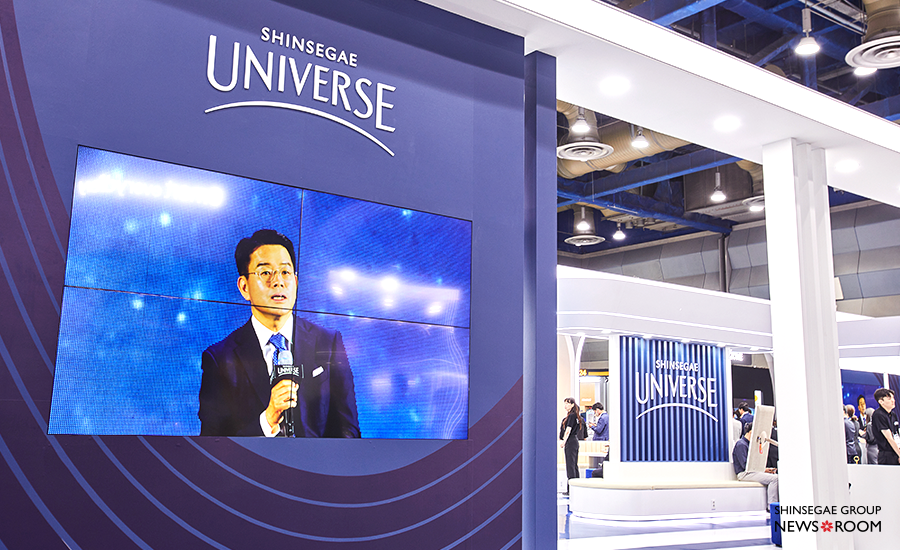 강희석 이마트 대표가 '신세계 유니버스 페스티벌'에서 사업 전략을 발표하고 있다.